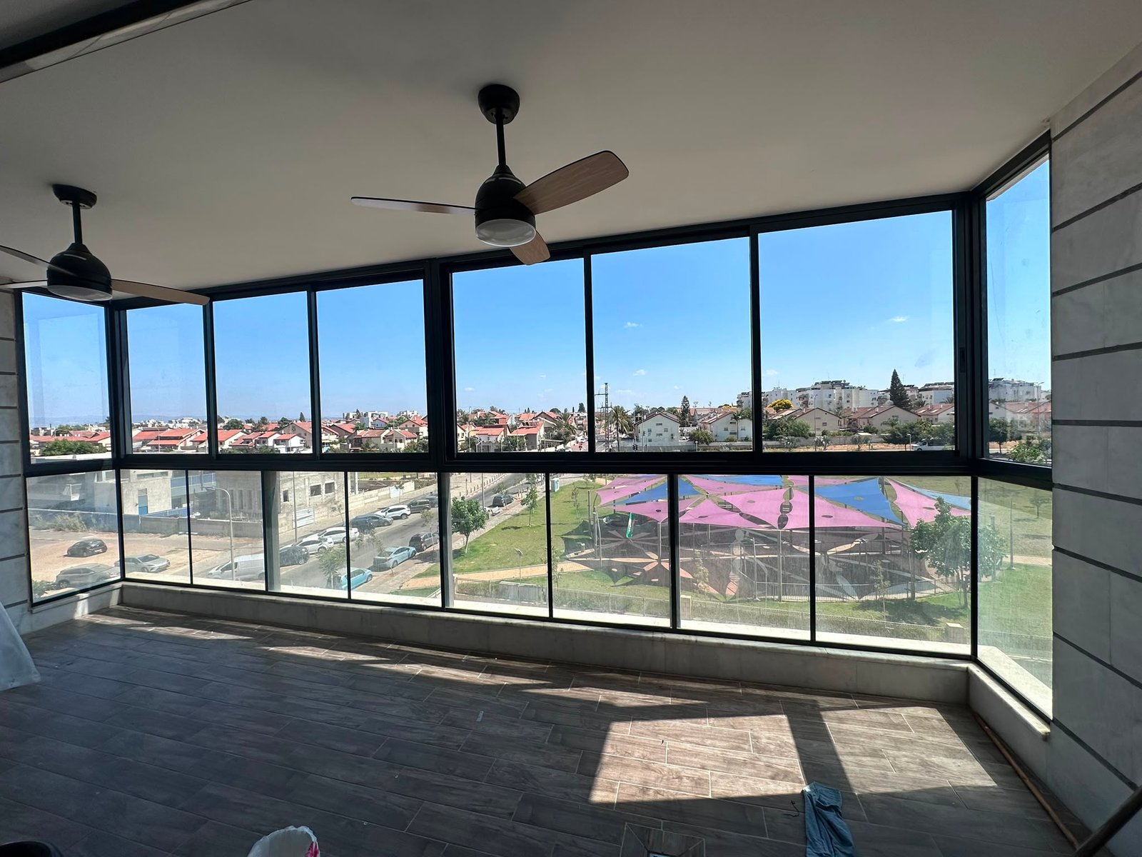 פרויקט זכוכית Diamond Glass